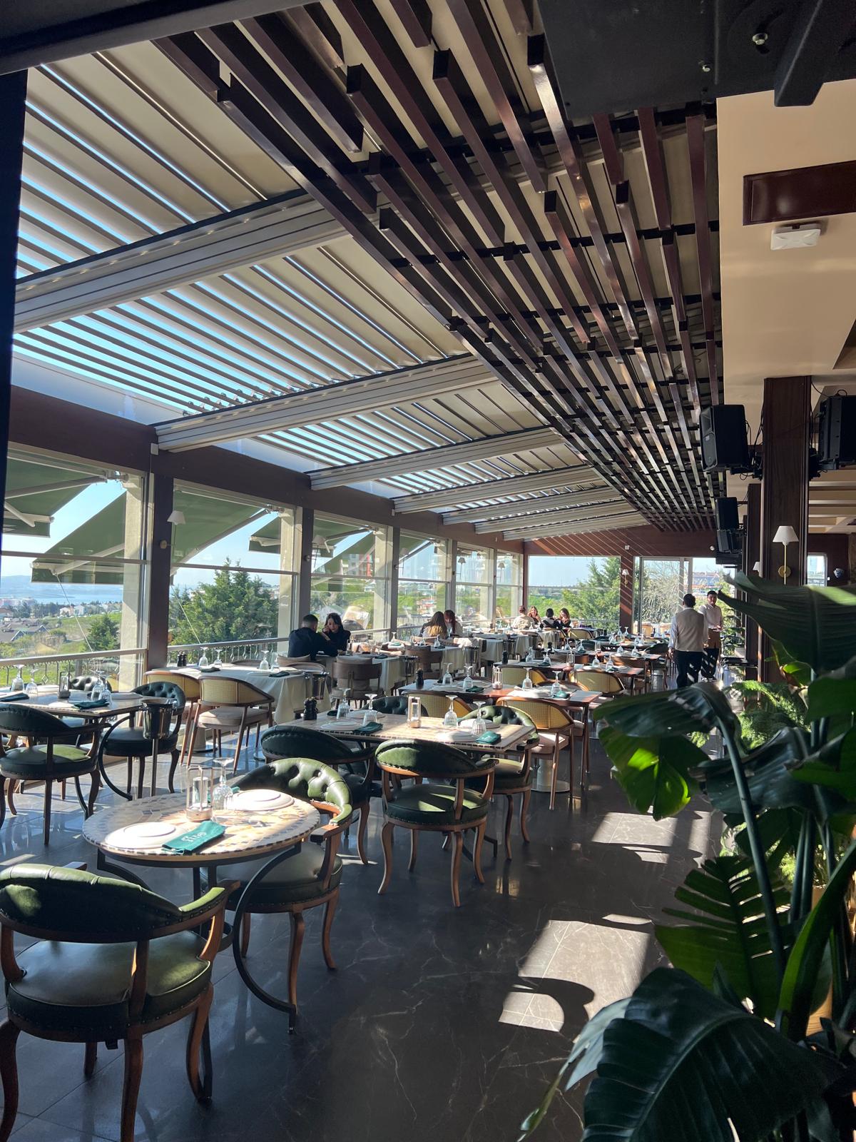 Lamel tavan altında öğle servisi, GalleHill Beykent
