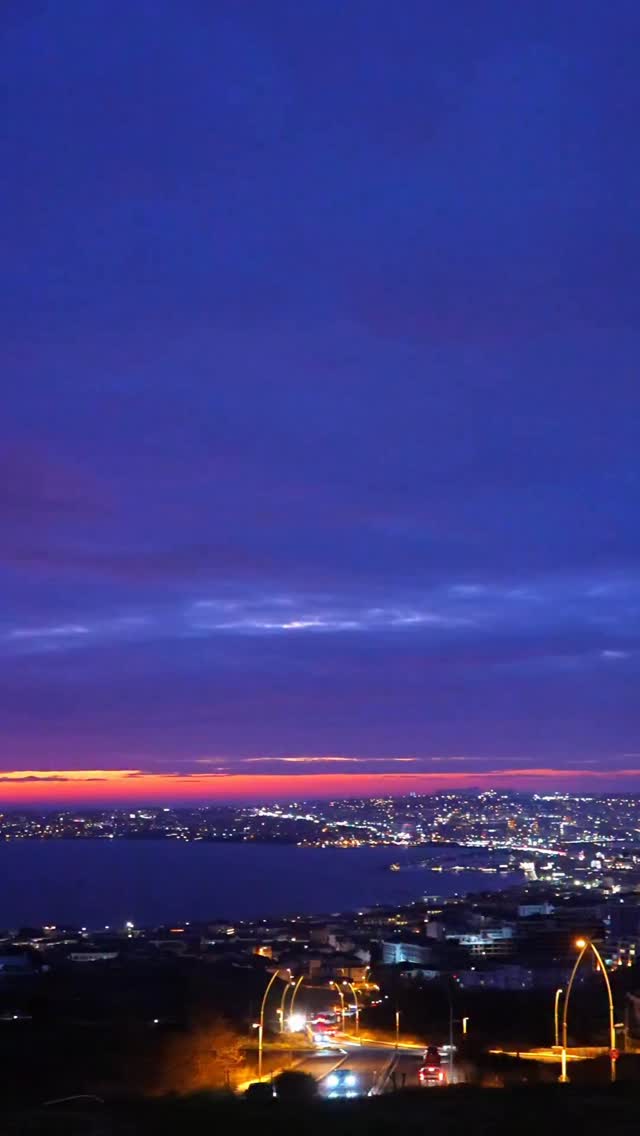Tepeden gece: şehir ve deniz ışıkları panoraması, GalleHill Beykent