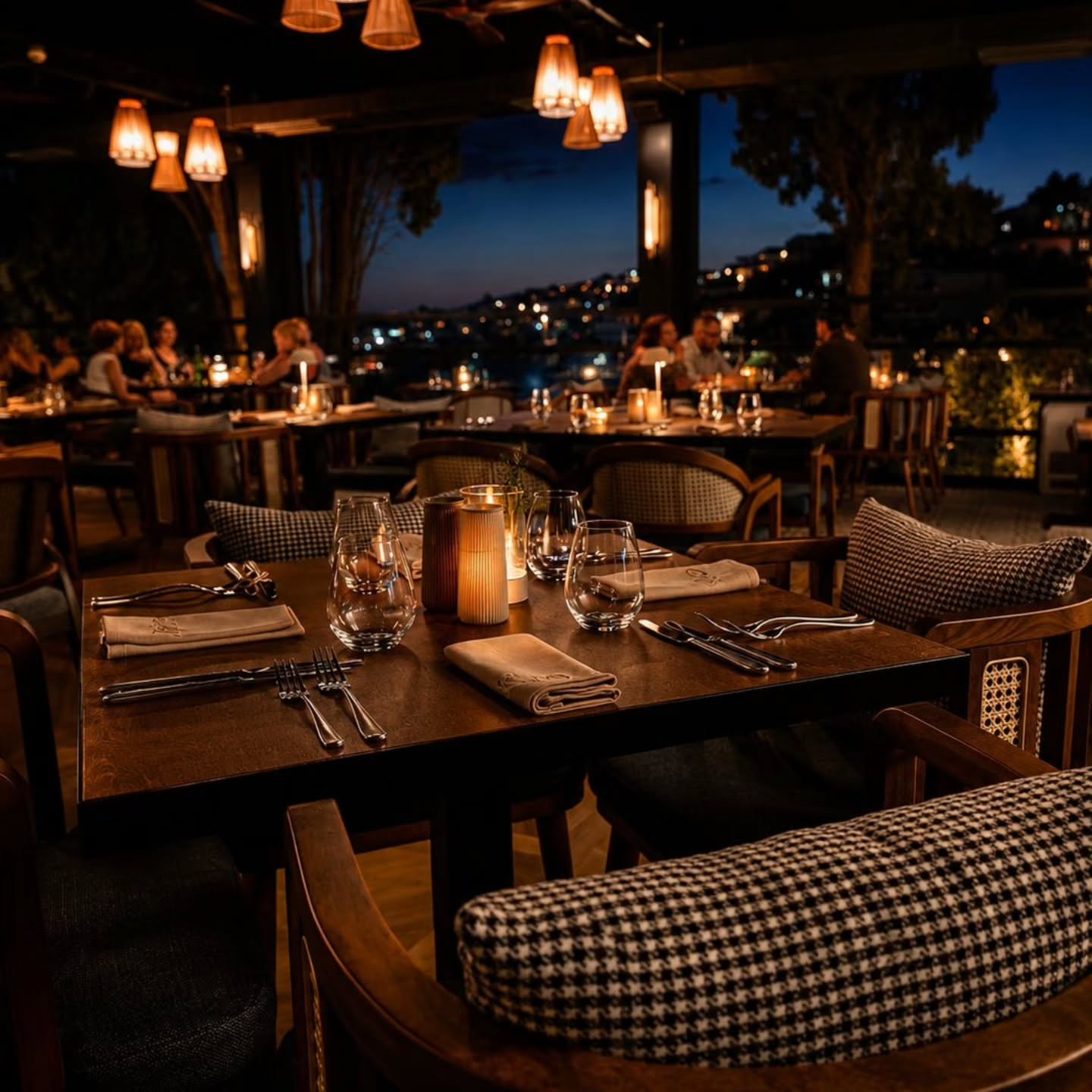 Akşam servisi, deniz manzarasına karşı, KALO Adriatic Dining
