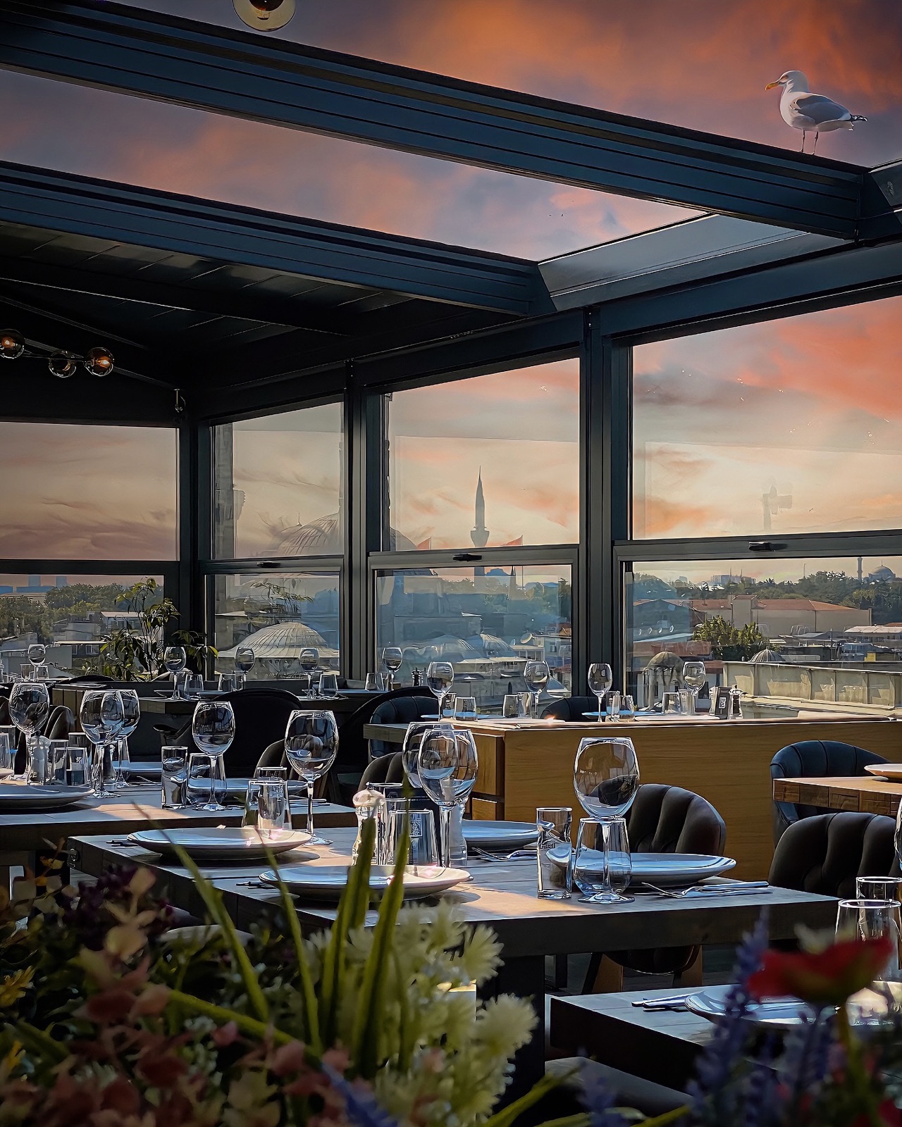 Loti Roof Lounge: açılır cam tavan ve giyotin cam teras, Sultanahmet
