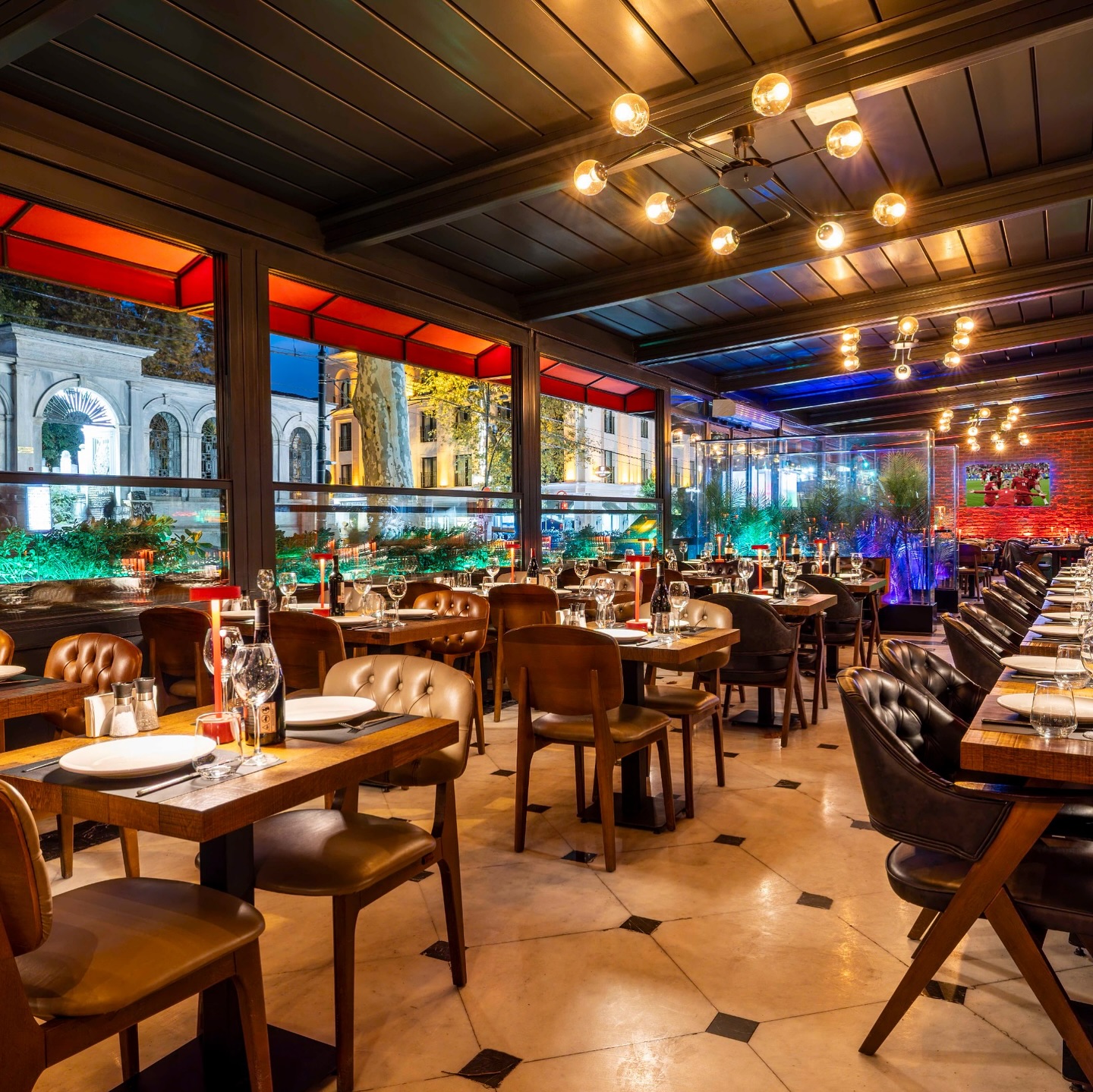 Loti Roof Lounge, Sultanahmet: Solarwin açılır cam tavan ve giyotin cam teras