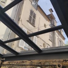 Installation de plafond en verre ouvrable / Paris - France